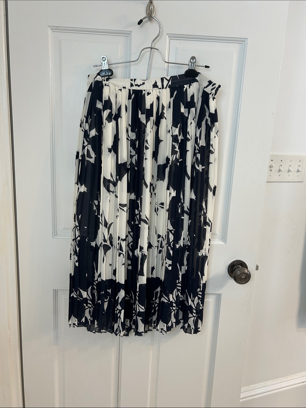 Club Monaco Black and White Pleated Floral Midi Skirt